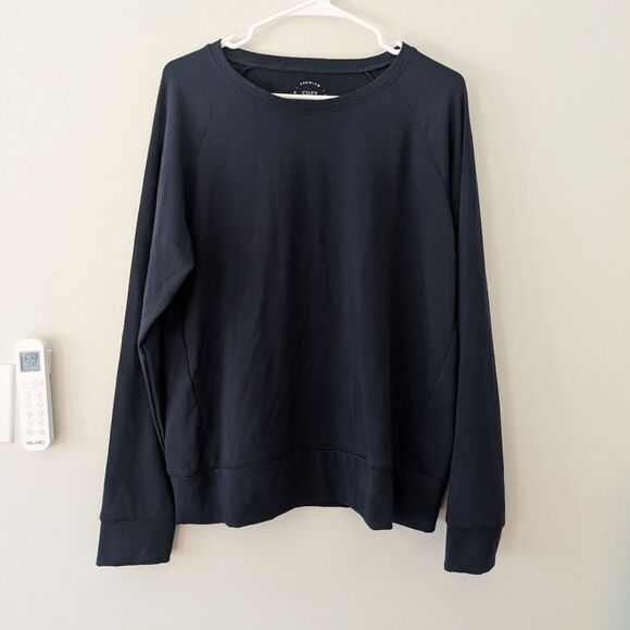 NWOT Cozy Earth Classic Navy Raglan Crewneck Sweater Size Large Blue Bamboo - Picture 2 of 5